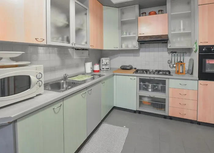 2 Bedroom Stunning In ג'נובה