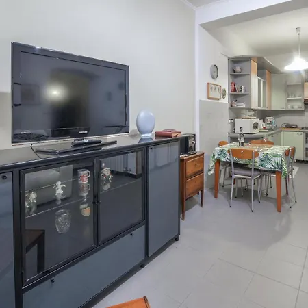 Apartment 2 Bedroom Gorgeous In *