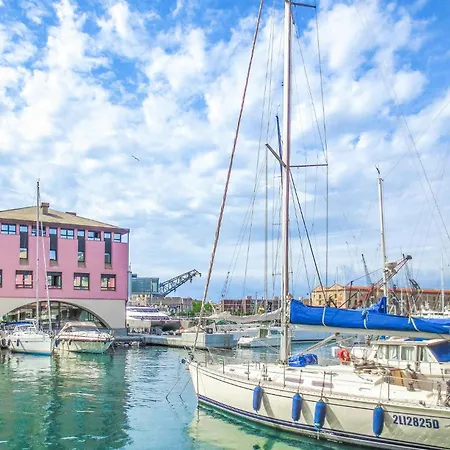 2 Bedroom Gorgeous In