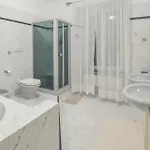 2 Bedroom Stunning In Génova