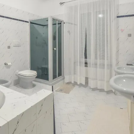 2 Bedroom Gorgeous In 热那亚